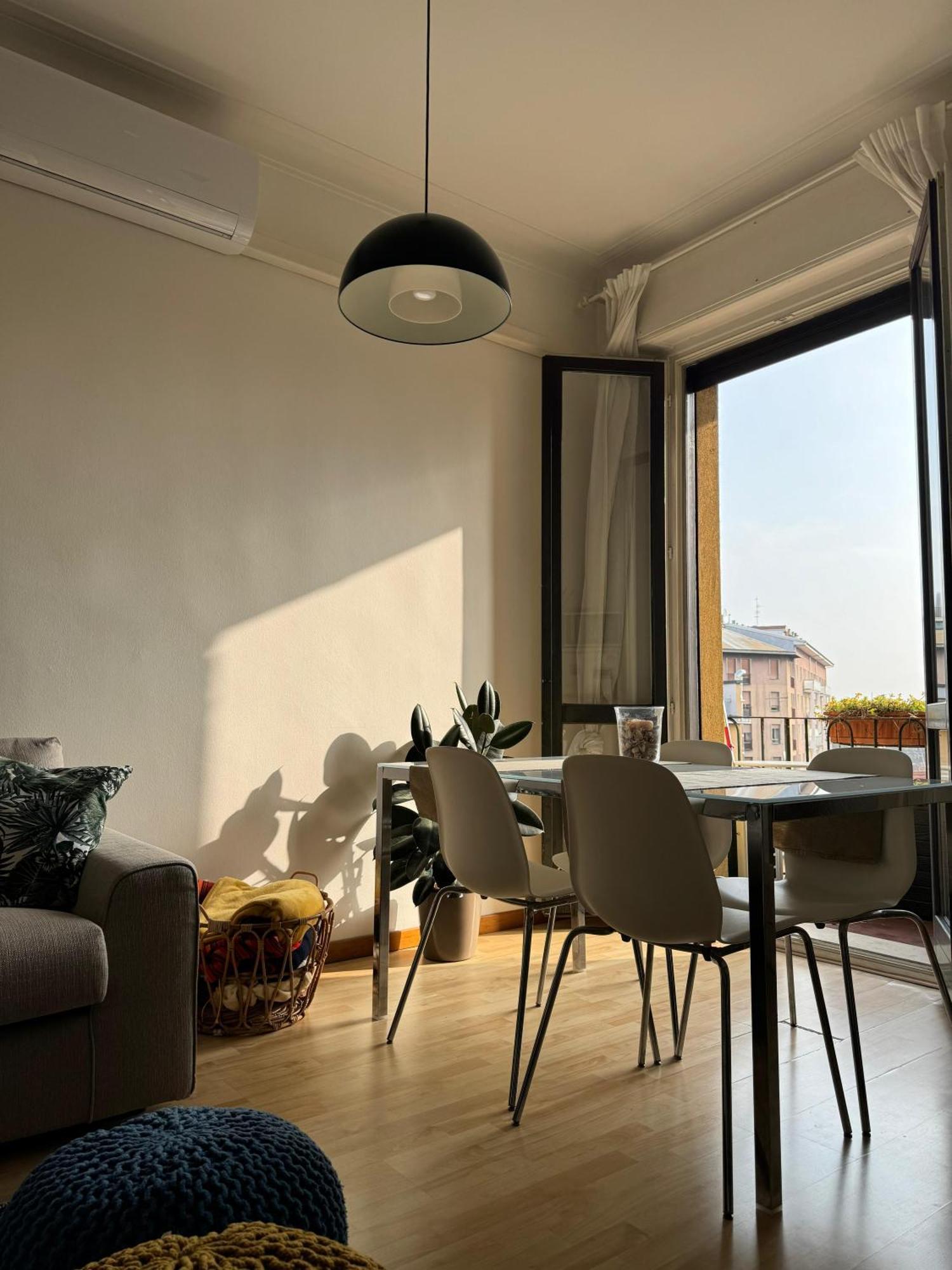 Appartement Trilocale Con Due Balconi A Isola Porta Nuova Milan