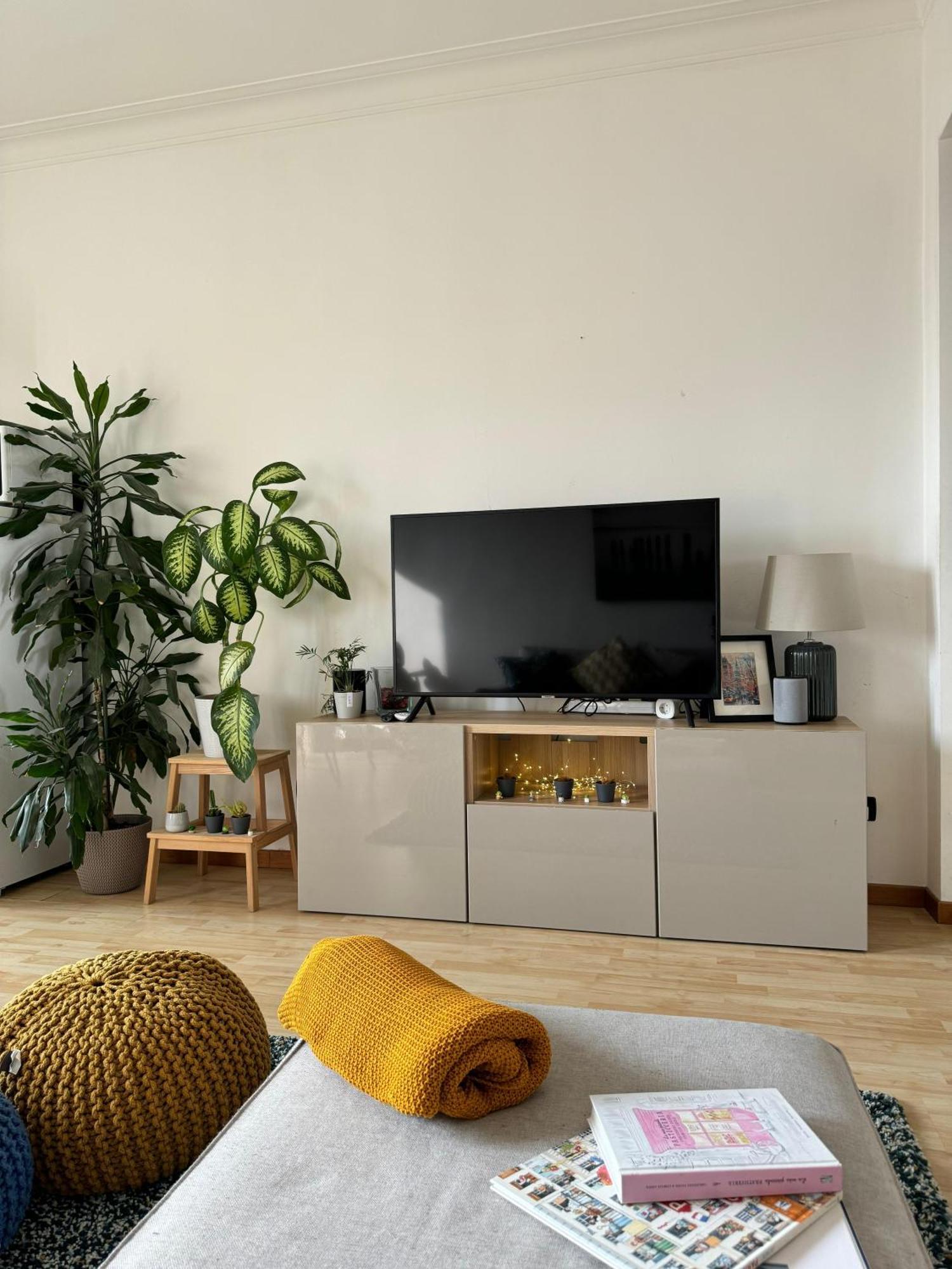 Appartement Trilocale Con Due Balconi A Isola Porta Nuova