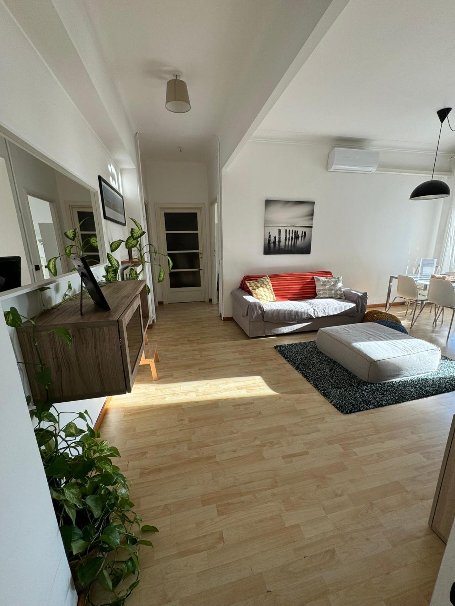 Appartement Trilocale Con Due Balconi A Isola Porta Nuova Milan